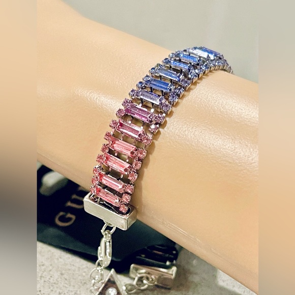 ✨ GUESS⭐️ Baguette & Crystal Line
Bracelet. COLOR: Multi/Silver - Picture 4 of 9